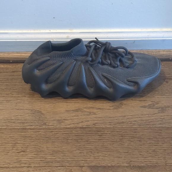 Men's Adidas Yeezy Sneakers, Size 9 - Picture 2 of 4